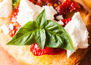 Tartine Sainte-Maure de Touraine et tomates confites séchées